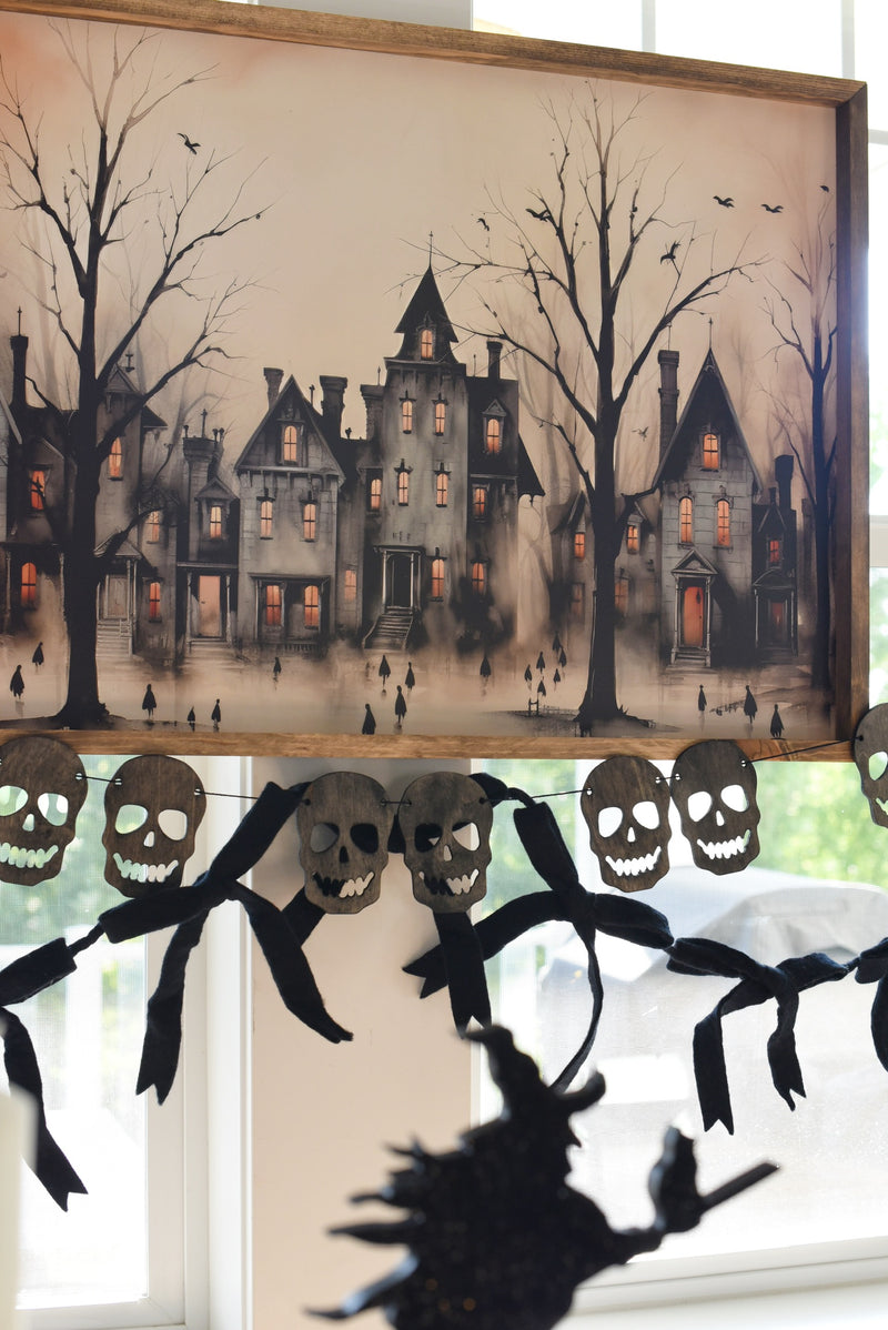 Black Skull Wood Garland