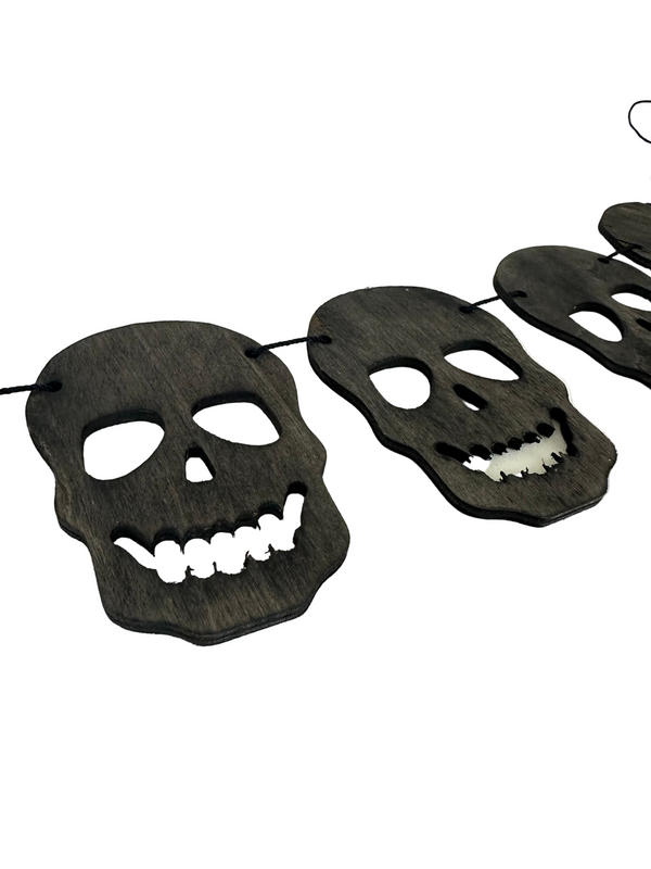Black Skull Wood Garland